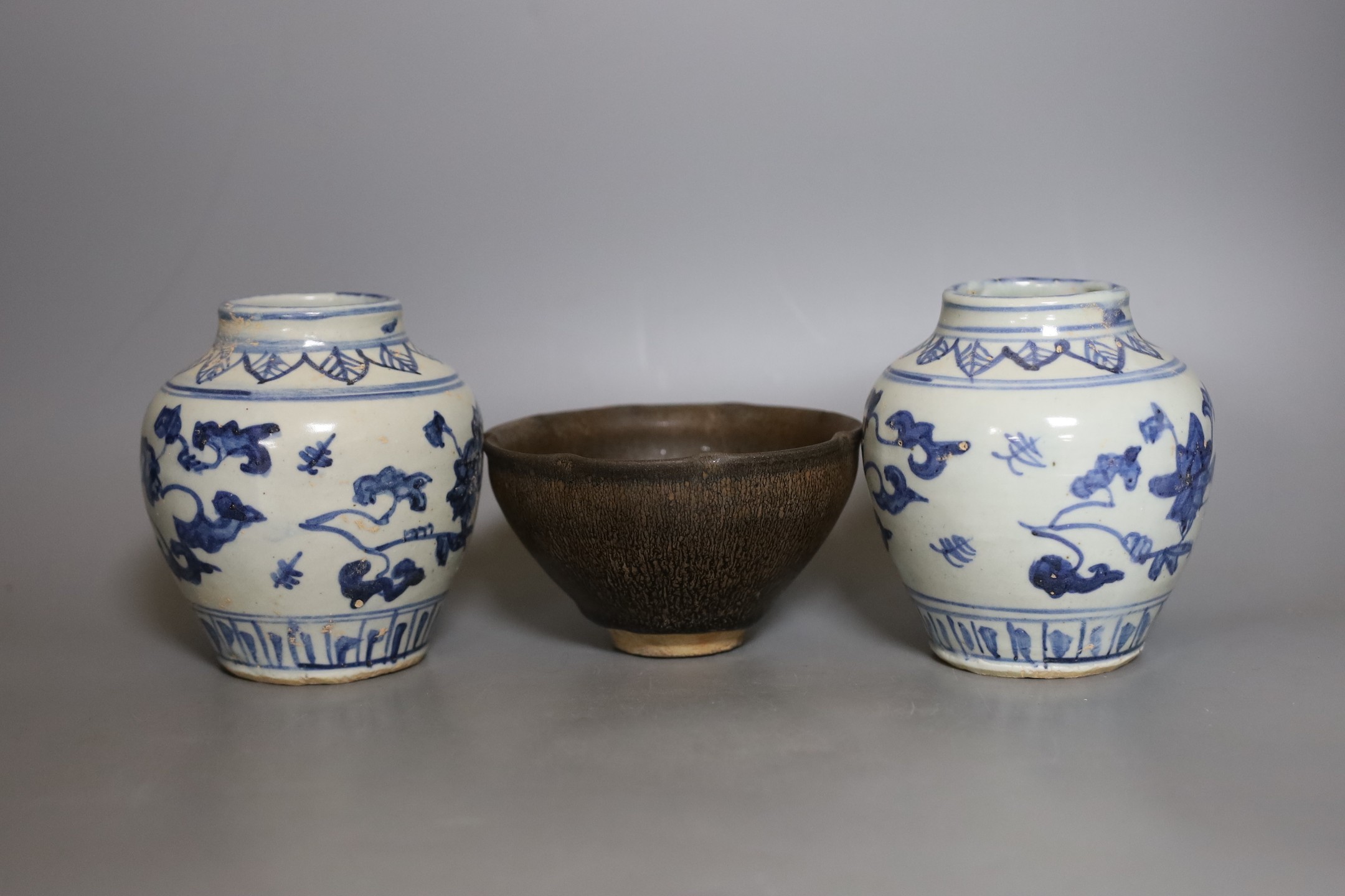 A Chinese jun type hares fur bowl and pair of blue and white vases, 12cm